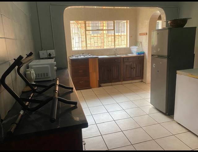 20 BEDROOM HOUSE FOR SALE IN BEDWORTH PARK